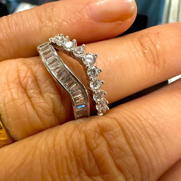 New Stunning Crystal Set of 2 Bands ring rings sz 8 solid 925 sterling silver - Picture 3 of 6